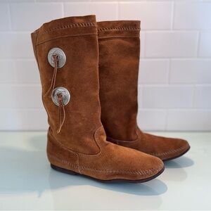 Minnetonka Moccasin Boots Size 9  Suede Silver Star Embellishments USA Made